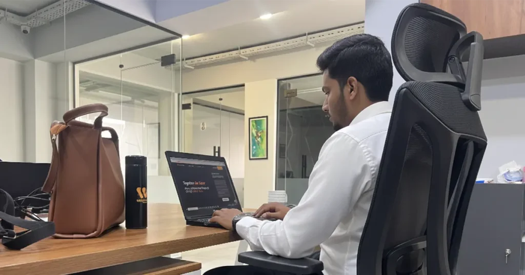 Stop-Living-at-Your-Desk-and-Start-Living-Your-Life-Freely-with-WorkPod